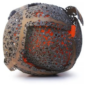 Bola incandescente - 35 x 38 x 37 cm - Aço corten pintado queimado - 2010